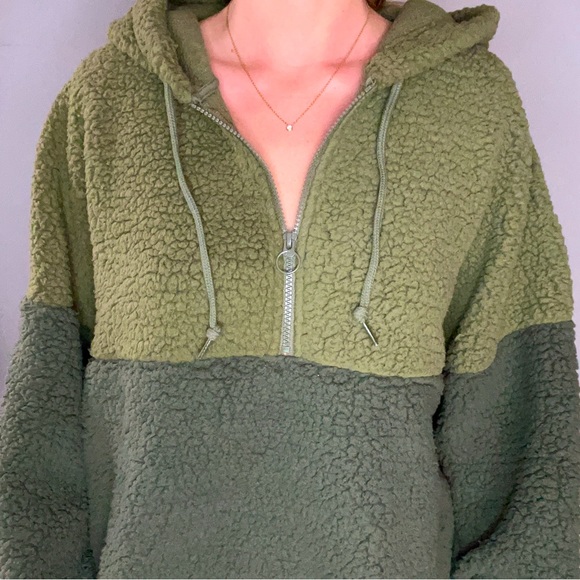 NWT! VS PINK Varsity Sherpa Hooded Pullover - Picture 3 of 3